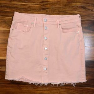 Old Navy pink demin skirt- like new